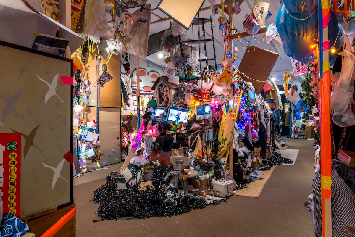 Exhbition photo of “A Call To Action” Musée Guimet (Paris, France), 2019 Photo by Claire Dorn ©2019 Mr./Kaikai Kiki Co., Ltd. All Rights Reserved.